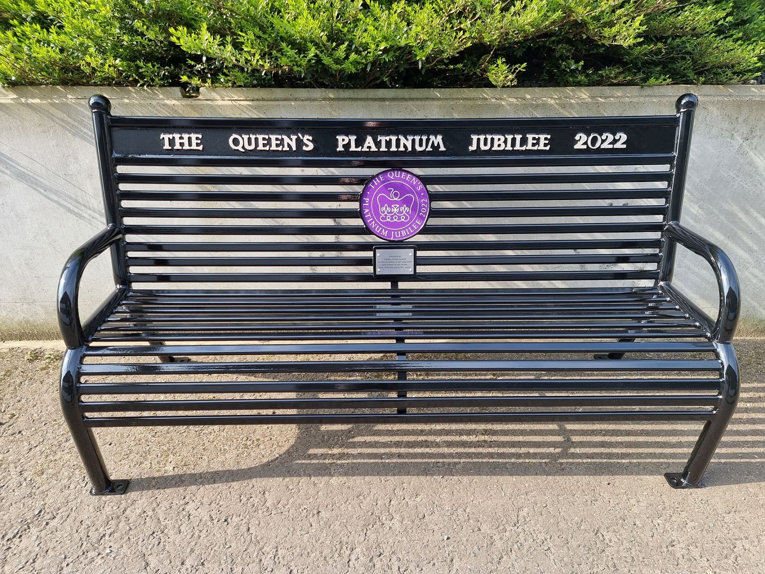 Queen's Platinum Jubilee Standard Bench Seat · David Ogilvie